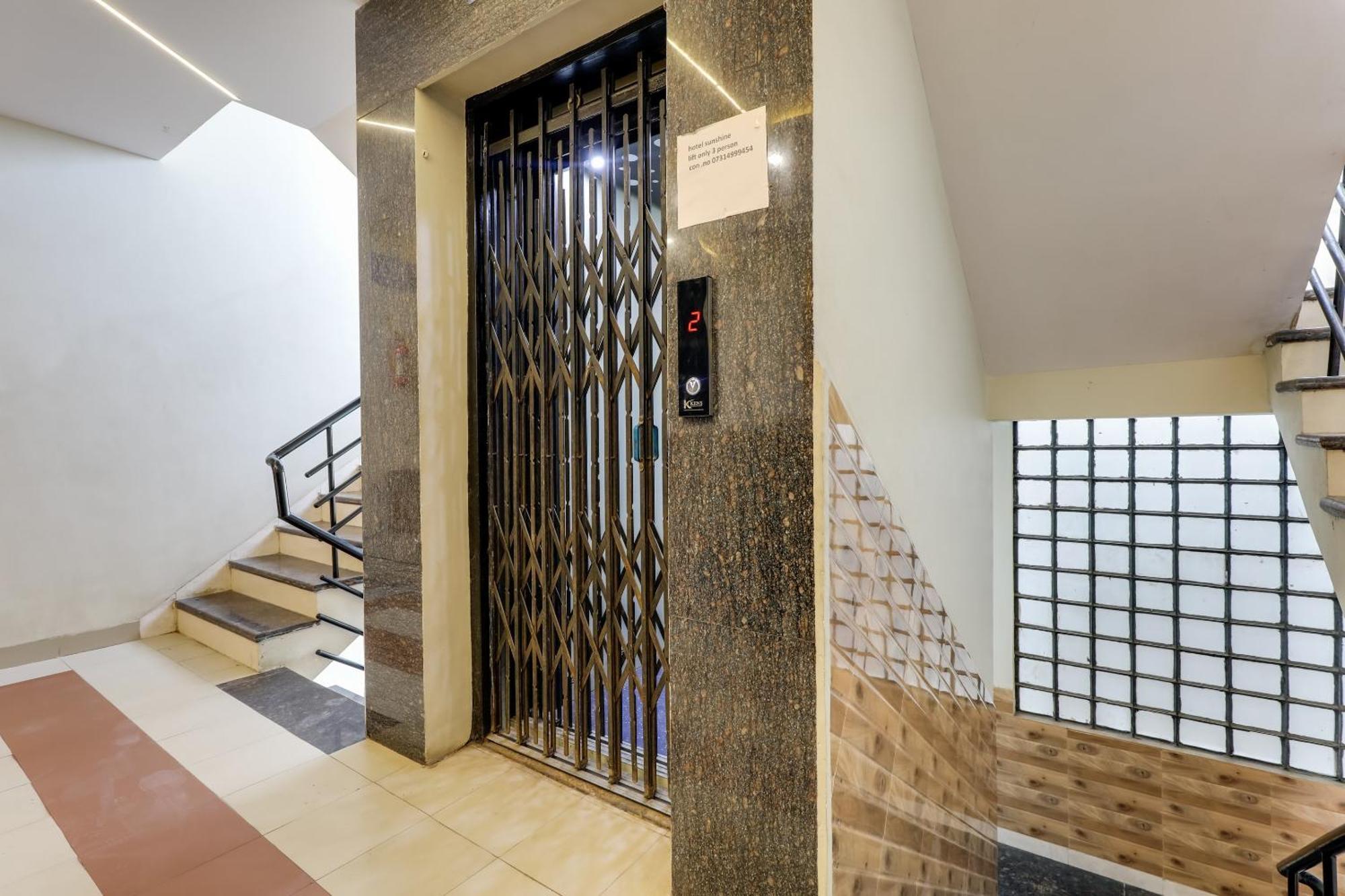 Oyo 16733 Hotel Sunshine Indore Eksteriør bilde